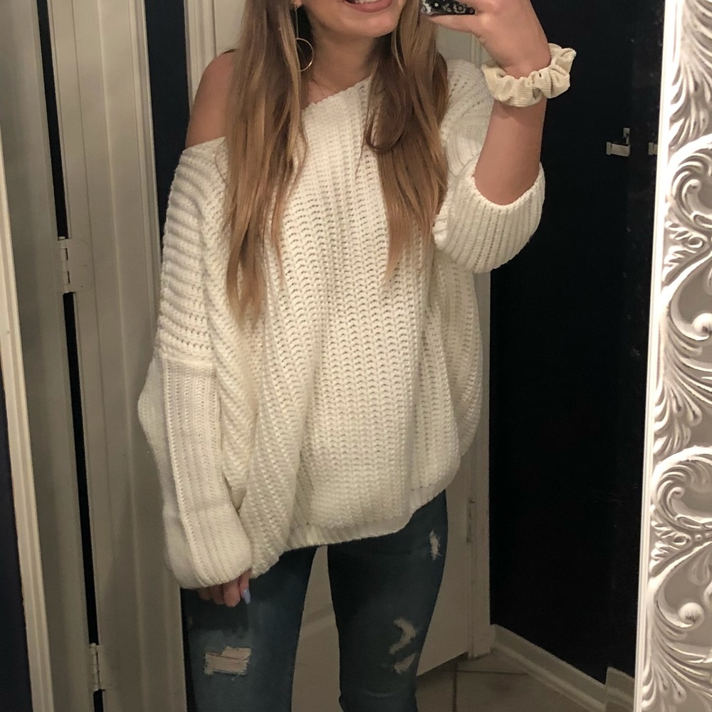 Pink Lily | Oversized white sweater